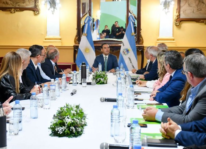 Junto a su Gabinete, Valdés analizó la gestión provincial en el marco de la coyuntura del país