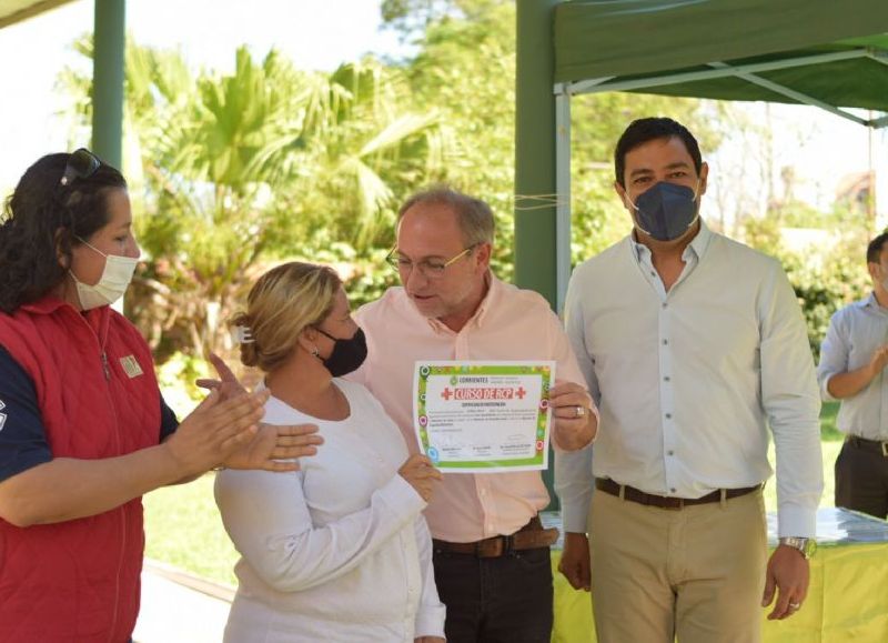 El ministro Adán Gaya entregó certificados de los cursos de Reanimación Cardiopulmonar