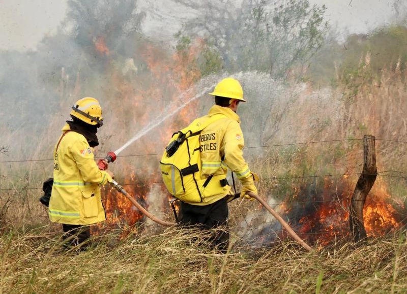Bomberos y brigadistas apagaron más de 70 focos de incendio en la primera semana del 2025