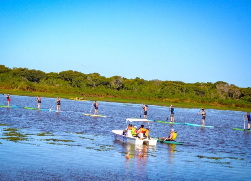 "Vuelta a la Laguna": jornada de deportes acuáticos, música y gastronomía en Paso de los Libres