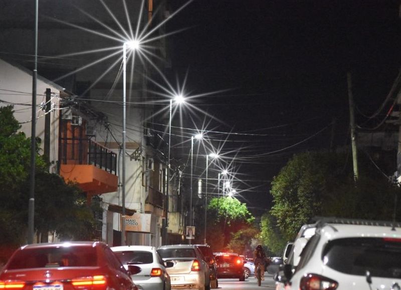 VIDEO | En la capital ya se avanzó más del 50 por ciento en el cambio de luminarias led en 60 barrios