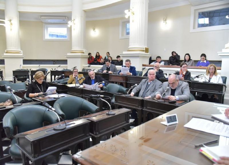 Legisladores se suman a la denuncia efectuada por Valdés