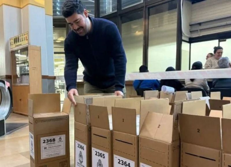 Arrancó la carga de boletas en las urnas que serán distribuidas en las elecciones provinciales