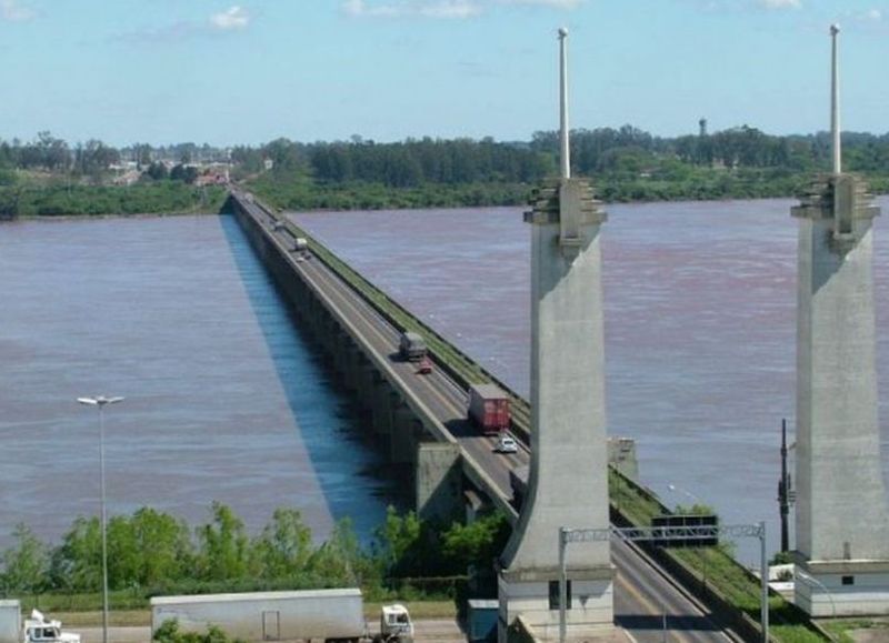 Desde este jueves restringen el paso por el Puente Internacional en Paso de los Libres por obras