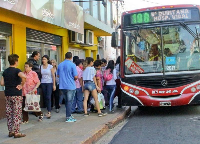 Ediles se ausentaron y dieron vía libre a la suba del boleto de los urbanos de la capital