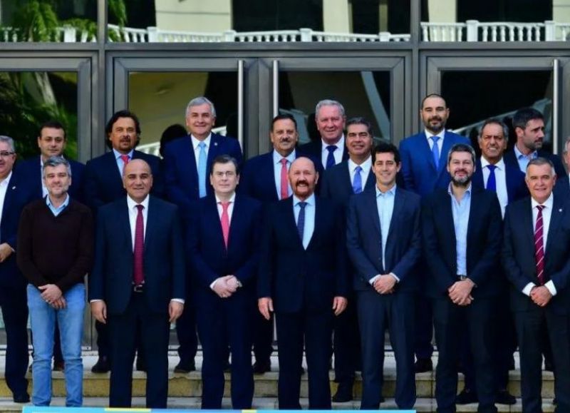 Gustavo Valdés viajó a Jujuy para participar de la reunión de gobernadores del Norte Grande