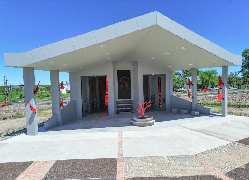 En Mercedes, Valdés encabezó la apertura del renovado Santuario del Gauchito Gil