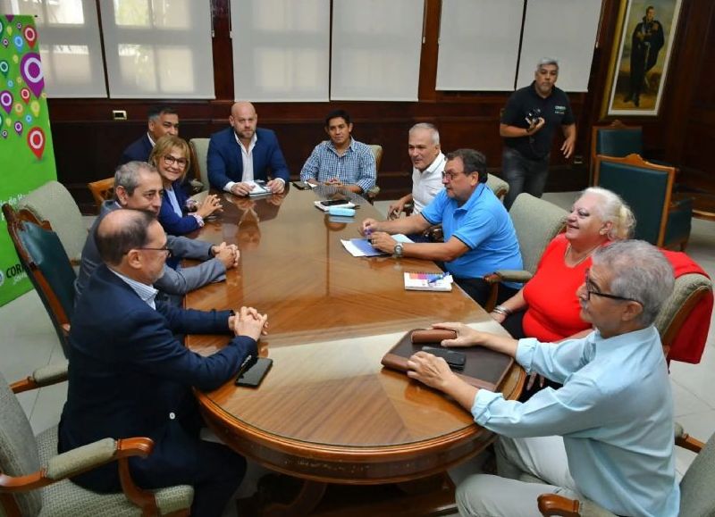 El Gobierno provincial y representantes gremiales del sector docente buscan acuerdo salarial