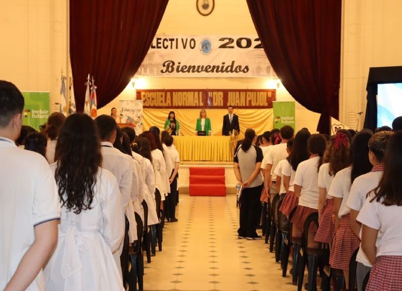 La Provincia realizó una nueva entrega de notebooks del programa "Incluir Futuro"
