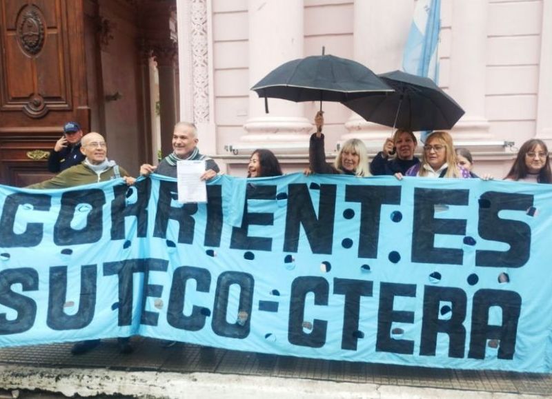 Docentes piden aumento salarial por arriba de la inflación y sueldos sobre la línea de pobreza