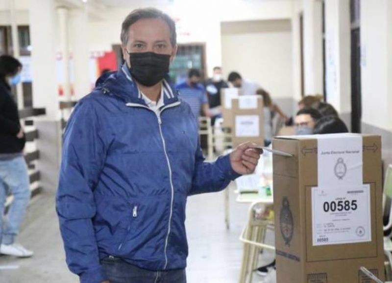 Votó Camau Espínola e instó a "seguir trabajando por el país, más allá de los resultados electorales"