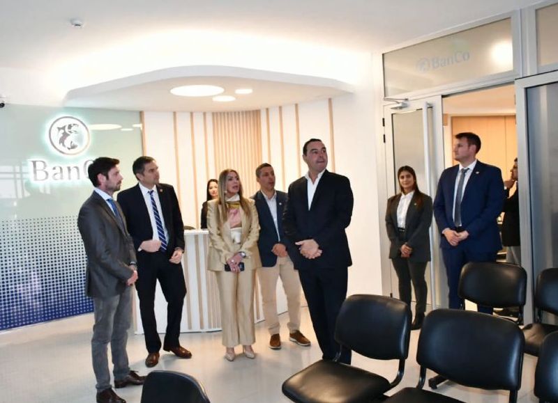 Valdés y autoridades del Banco de Corrientes inauguraron un sector exclusivo en el Aeropuerto