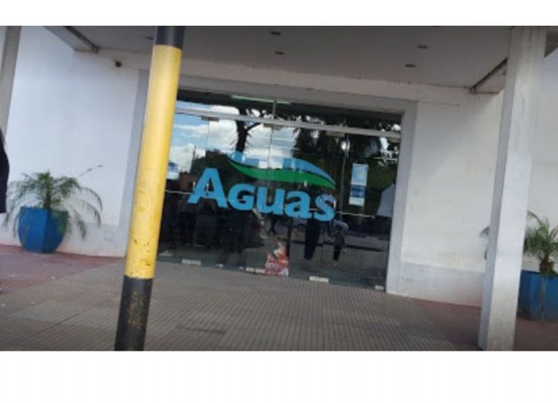 Aguas de Corrientes y la "manito" de Verónica Brest para evadir una multa millonaria